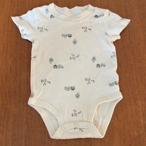 🍓3/$10 Carter's Cream Baby Bodysuit with Farm Print